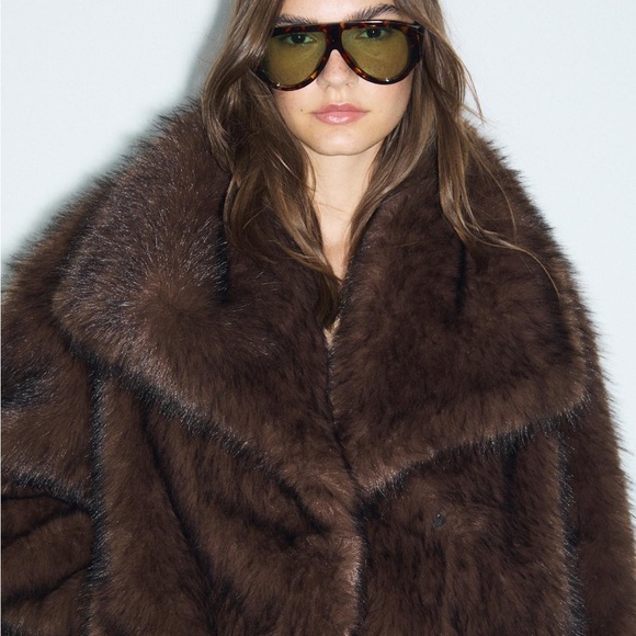 Stradivarius cropped faux fur jacket. Brown - Picture 7 of 7